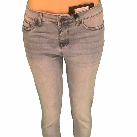 LOLO JEANS Stretch Fit Light Blue Jeans NWT - Picture 1 of 4